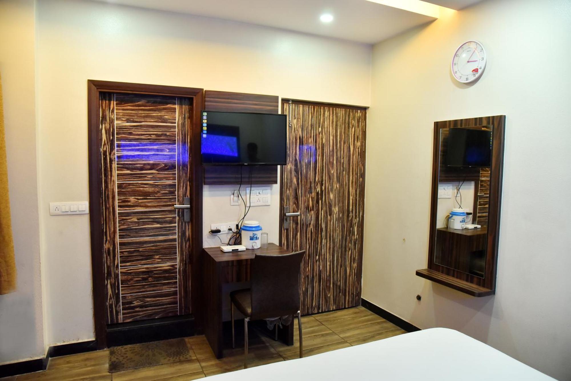 Hotel Midtown & Restaurant Jhunjhunu Экстерьер фото